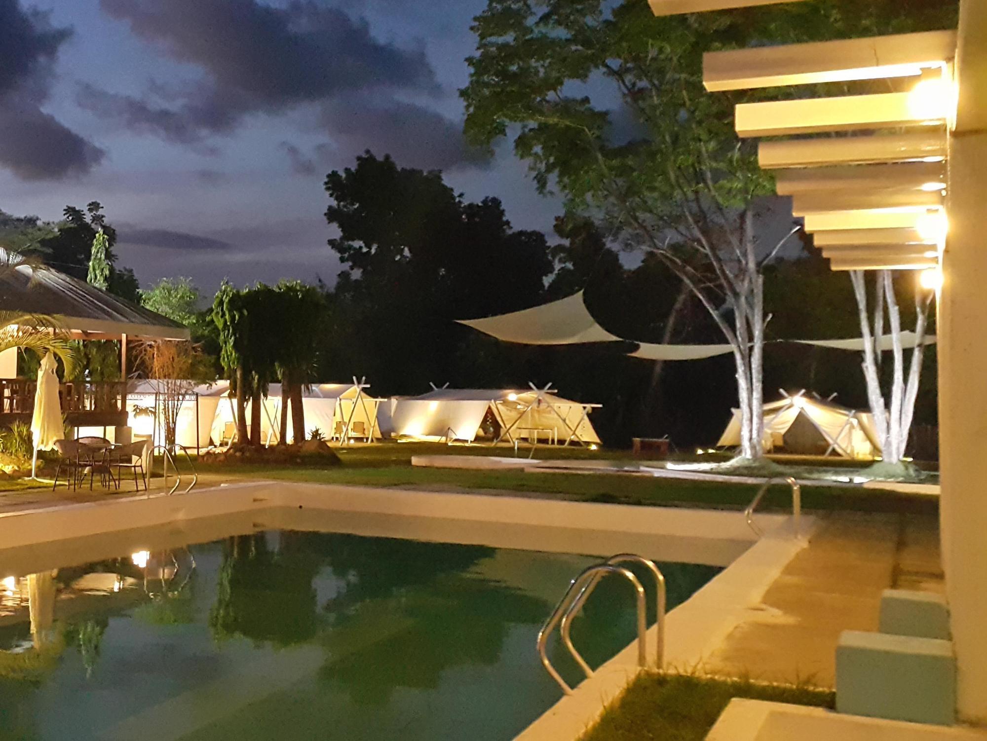 Blue Hotel And Resort Calamba  Exterior foto
